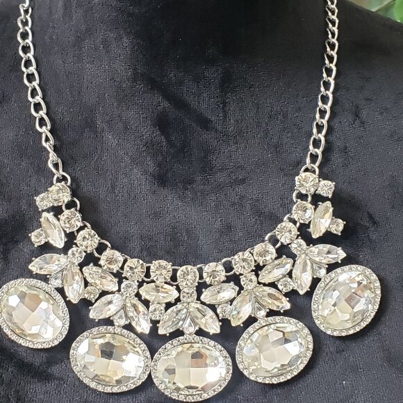 Women's Clear Rhinestone Choker Collar Silver Tone Statement Necklace - Picture 4 of 8